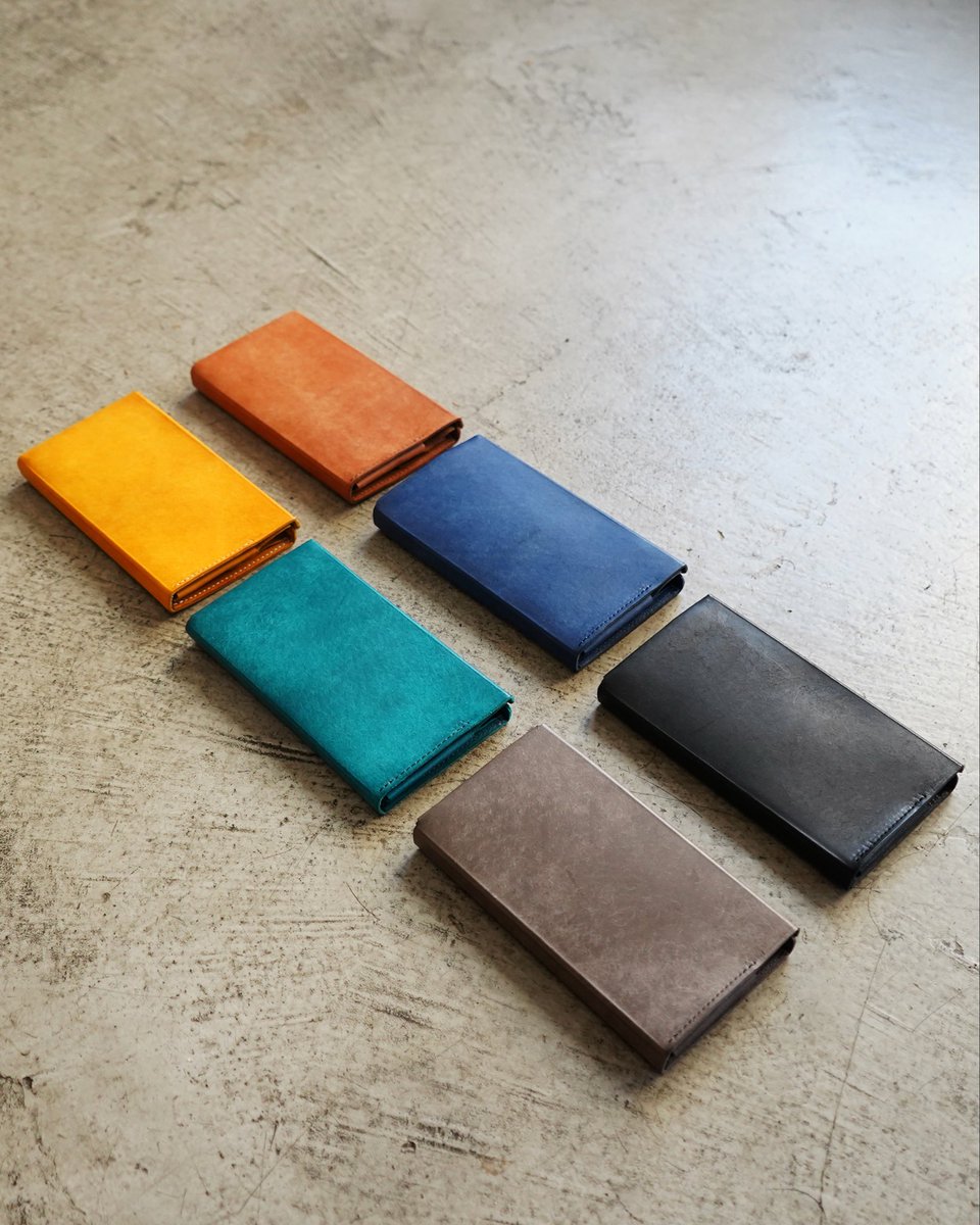 artisanfactory_'s tweet photo. STUDIUM 新製品
すべて収めても薄い 最大容量の新構造長財布

ガバっと開いて全てが見やすく
カードが立つ！
薄さも収納力も速さも妥協しない

MAGNES FLAT LONG WALLET
5月下旬 Makuake先行予約開始。

#小さく薄い長財布 #MAGNES #studium財布 #アルチザンファクトリー #マクアケ https://t.co/bTi2mFqaSB