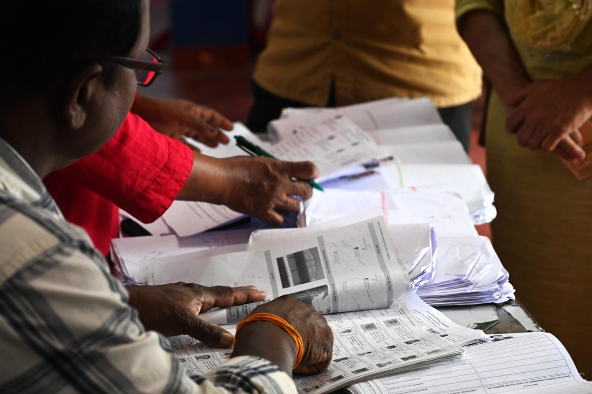 bengalbyte's tweet image. WB SIR | সুপ্রিম কোর্টের নির্দেশে সাপ্লিমেন্টারি তালিকা প্রকাশ কমিশনের! প্রথম দফায় ভোট দেবেন কারা কারা? 
 👉👉👉  bengalbyte.in/b/gn8bd8rg 

#bengalbyte #banglashortnews #news #bengalinews #WestBengalLegislativeAssemblyelection2026 #westbengalsir #supplementarylist #tribunallist