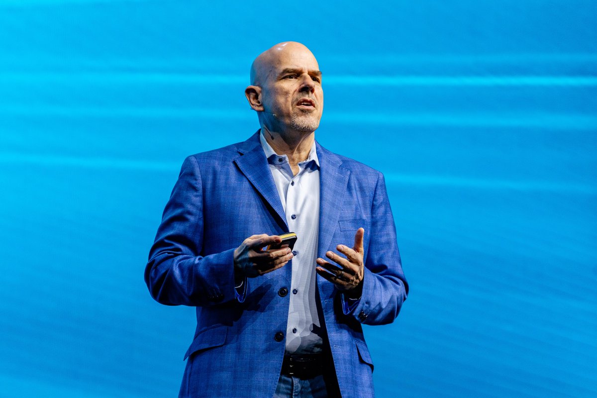 parthasandeep's tweet photo. "AI is not here to replace expertise, it's here to elevate." 

@Oracle CEO Mike Sicilia outlined the latest AI products and capabilities at #AIWorld Tour London. 

Get the recap in TechRadar: https://t.co/3NN0m2KkDg https://t.co/bUveehNLSS