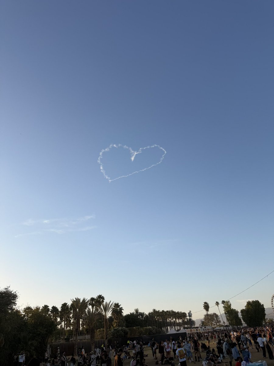 SHAYMlNEX's tweet photo. fourth coachella and third anniversary down the hatch https://t.co/8hb5syH4dr