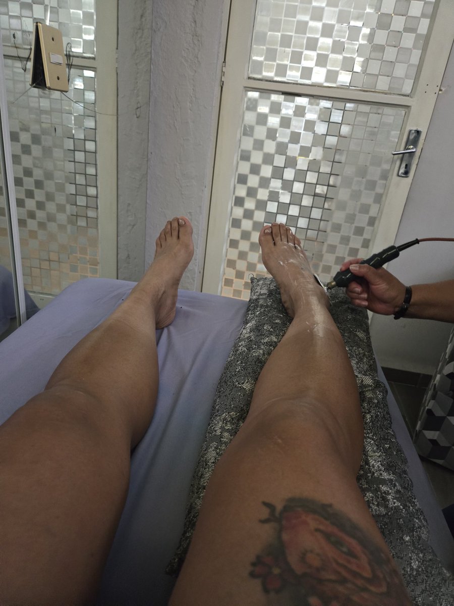StellyDavis's tweet photo. Dandole mantenimiento al cuerpo después de un fin de semana de competencia! En el mejor lugar @MedicaPhysis https://t.co/PTYjgLBeje