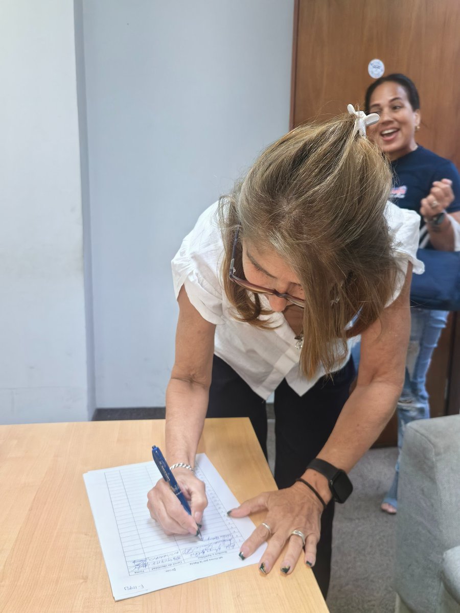 AlonsoSybel's tweet photo. ¡En #Cuba, apoyamos el proceso #MiFirmaPorLaPatria y ratificamos desde #OperacionesDeRed nuestra contundente respuesta a las amenazas del presidente de EE.UU.! 🇨🇺✊ Por la dignidad y soberanía de la isla. https://t.co/u7Nheaowk2