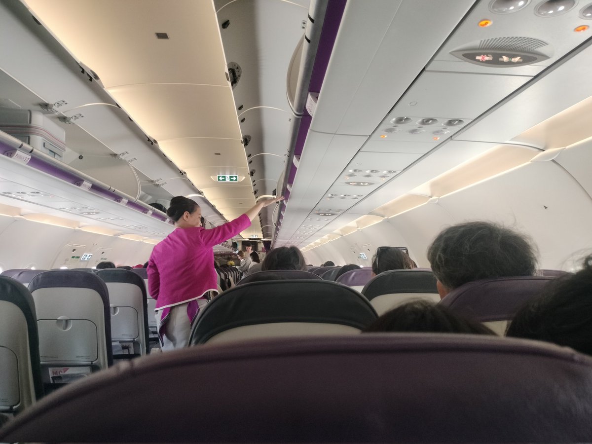 12:19。ピーチ航空。搭乗完了。 久しぶりの利用。ちと前後が狭い😅