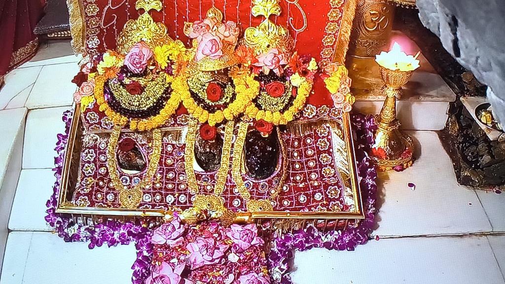 🍁सर्वमंगल माङ्गल्ये, शिवे सर्वार्थ साधिके।
शरण्ये त्र्यंबके गौरि, नारायणी नमोऽस्तु ते॥🙏
अर्थ: हे सर्व मंगल देनेवाली, सबकी रक्षा करनेवाली माँ! आपको बारंबार नमस्कार है|🙏
आपका दिन मंगलमय हो 🙏🙏🙏🌹🙏🙏
#जय_माता_दी 🙏🏻🙏🏻🙏🏻