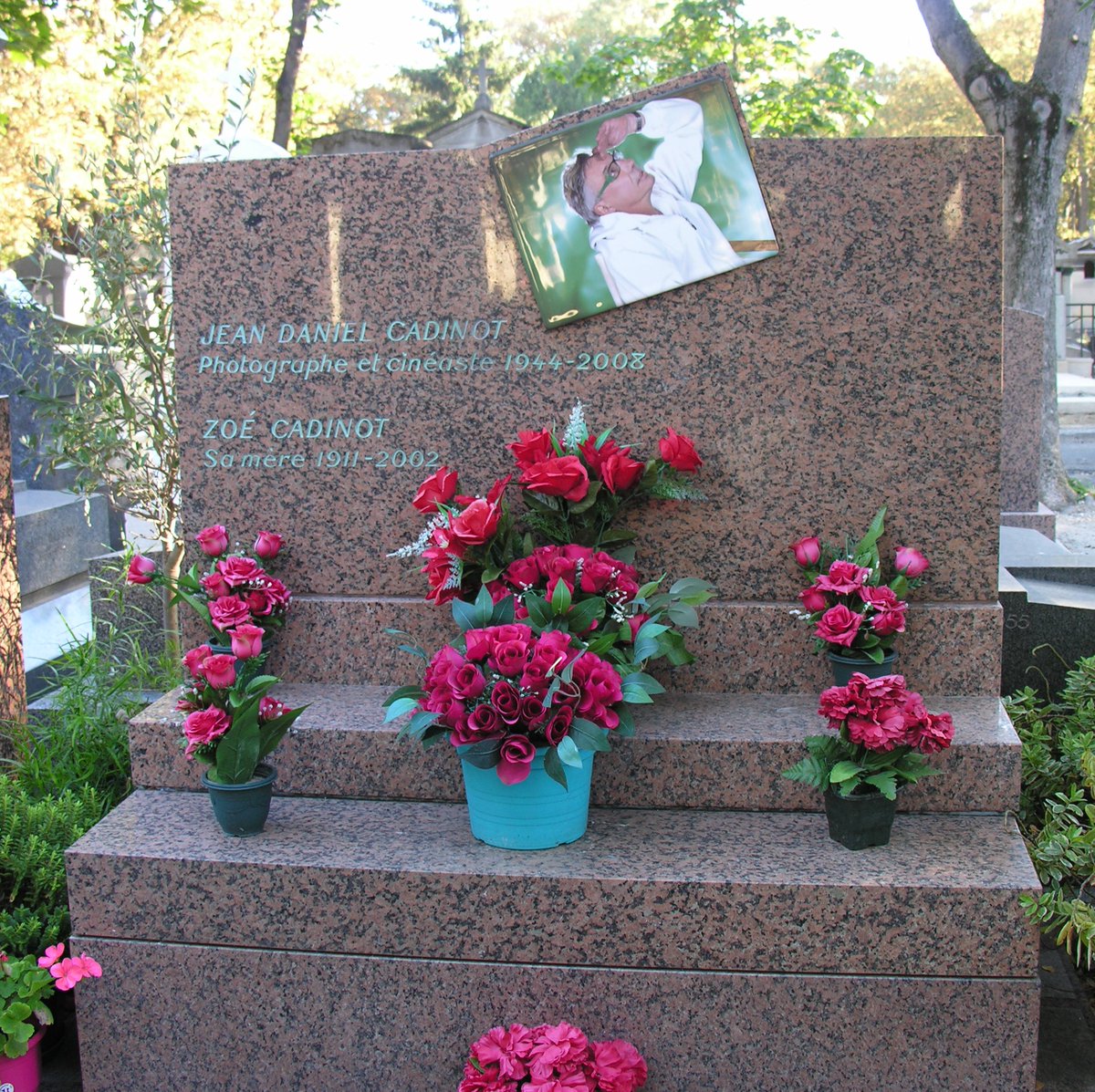 stefdesvosges's tweet photo. le 23 avril 2008 décès à Paris de Jean Daniel Cadinot réalisateur et producteur de films porno gay, 30e division du cimetière de Montmartre https://t.co/XifGc45Bi7