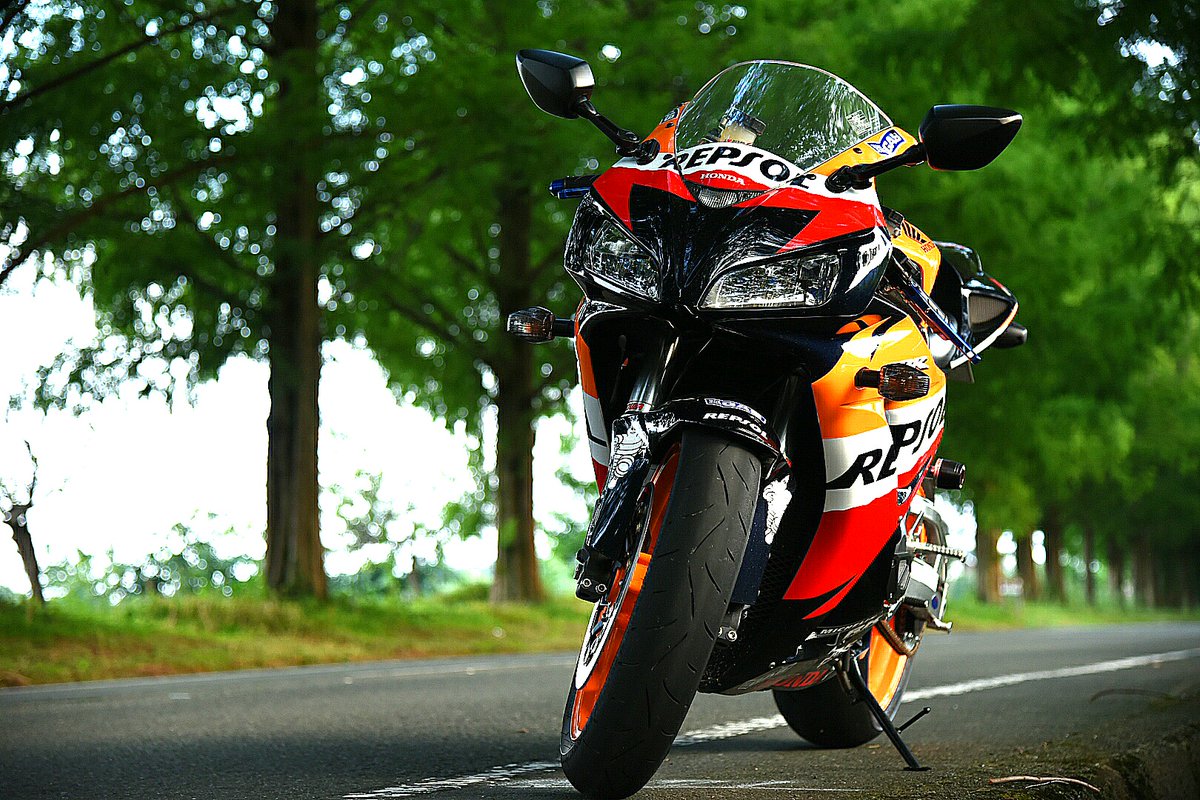 #今のバイクに何年乗ってる

22年(テレモビ)と20年(レプソル)…

長い付き合いですわ