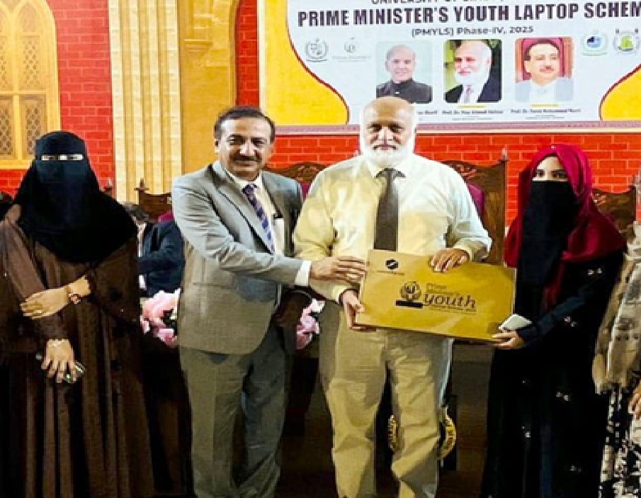 onlineindus's tweet image. #HEC Chairman Distributes #Laptops at #SU, Urges Students to Tap E-Commerce Opportunities #onlineindusnews
onlineindus.com/english/hec-ch…