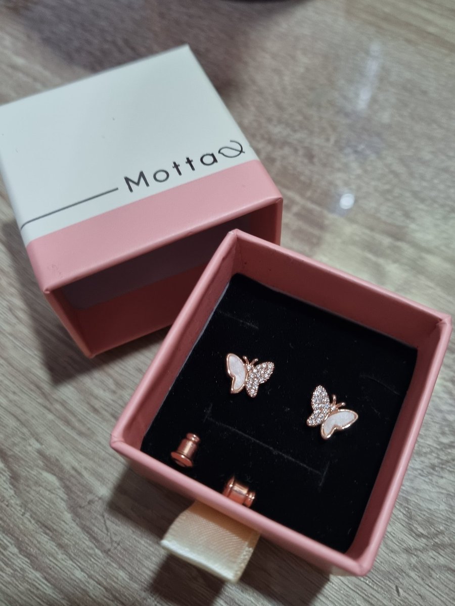 second2hand_'s tweet photo. ส่งต่อ ต่างหู Motta ผีเสื้อสีโรสโกลด์ ใส่ครั้งเดียว 🦋

Price : 99 bath (พร้อมกล่อง)

สนใจ dm ได้เลยค่า

#ส่งต่อเสื้อผ้ามือสอง #ส่งต่อเสื้อผ้าy2k #ส่งต่อเสื้อผ้ามือสองราคาถูก #เสื้อผ้ามือ2 #เสื้อผ้ามือสองสภาพนางฟ้า #ส่งต่อcintage #ส่งต่อเครื่องประดับ #ส่งต่อmotta https://t.co/F08QOHc1ic
