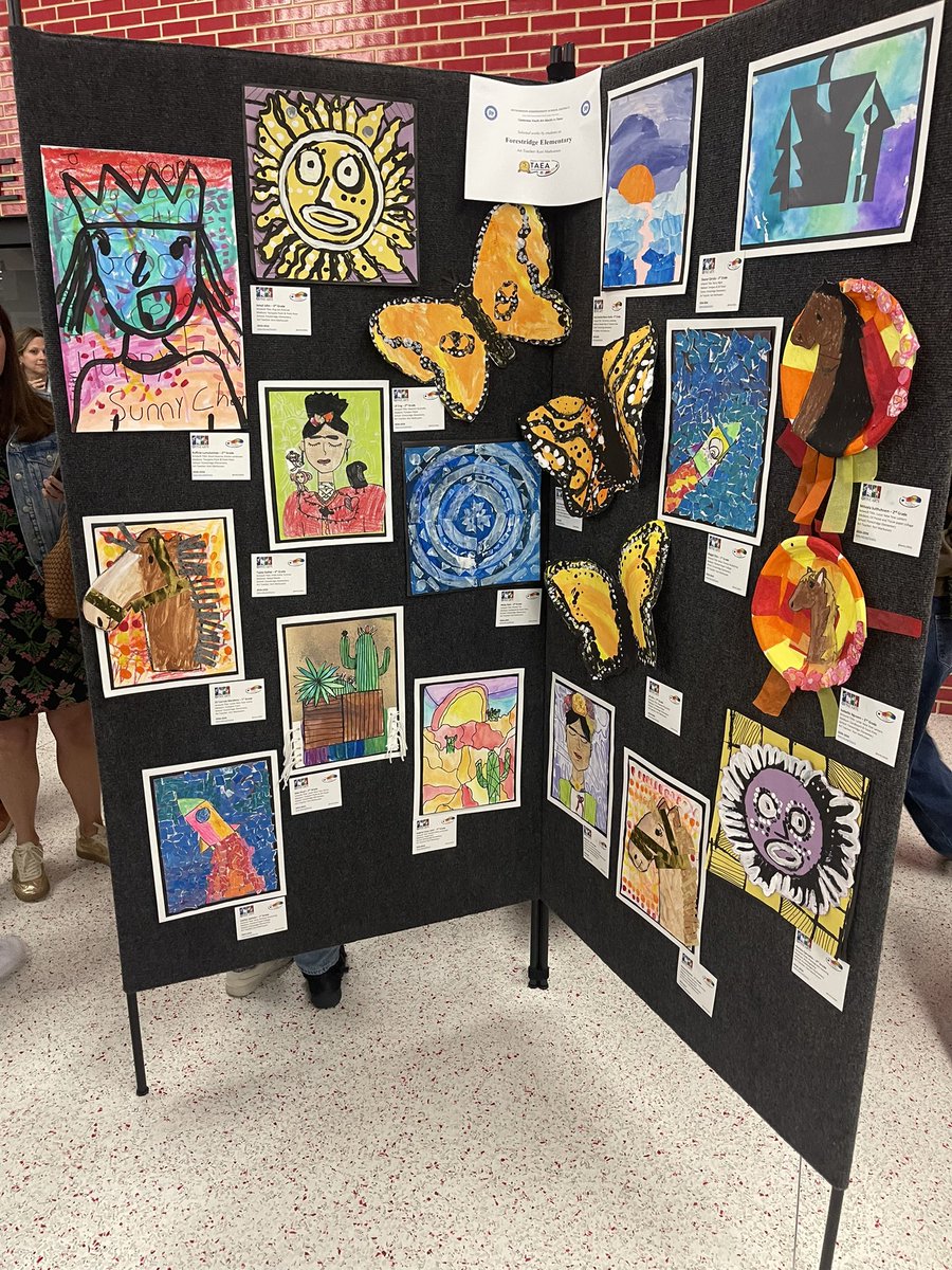 kori_markussen's tweet photo. Final showcase of the year! Loved seeing so many @FRERoadrunners stop by and show off their masterpieces! @FREroadrunners @artk12risd @richardsonisd @risdvpa #RISDartmatters #RISDVAPK12weareone #TXarted #FREroadrunners https://t.co/B4Xa6EKnNw