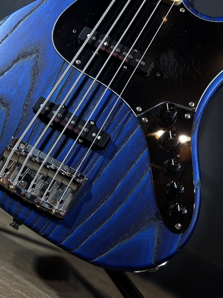 espcustomshop's tweet image. 【商品情報！】

ESP (イーエスピー)
AMAZE-AS-5
Driftwood Blue w/Black Filler

【#BBonline】
bigboss.jp/store/products…

#espguitars #BASS #AMAZE