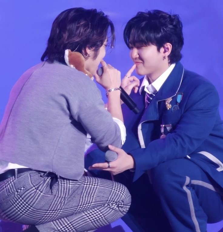 ari 🍓 tweet media