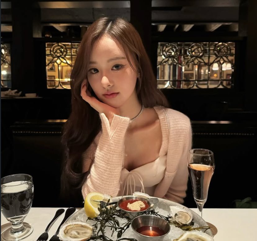 yenseuuuu's tweet image. i just know they’ve looked at each other like that so many times #singlesinferno5