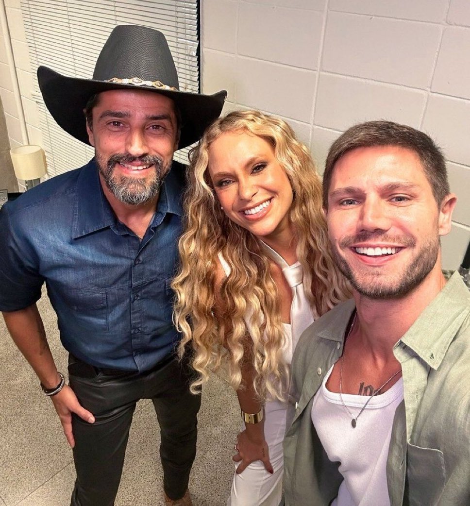 Amo vocês pra sempre, minha trindade! Se vocês entrarem em mil realitys, em todos estarei com vocês! 🩵