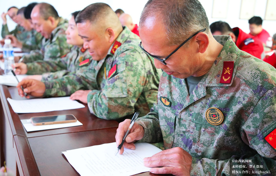 sxxww518's tweet image. 4月16日侯马市红十字会为军人及救援队员开展应急救护技能实战培训。
Houma Red Cross conducted emergency rescue training for soldiers and rescuers on April 16. #Training #Rescue