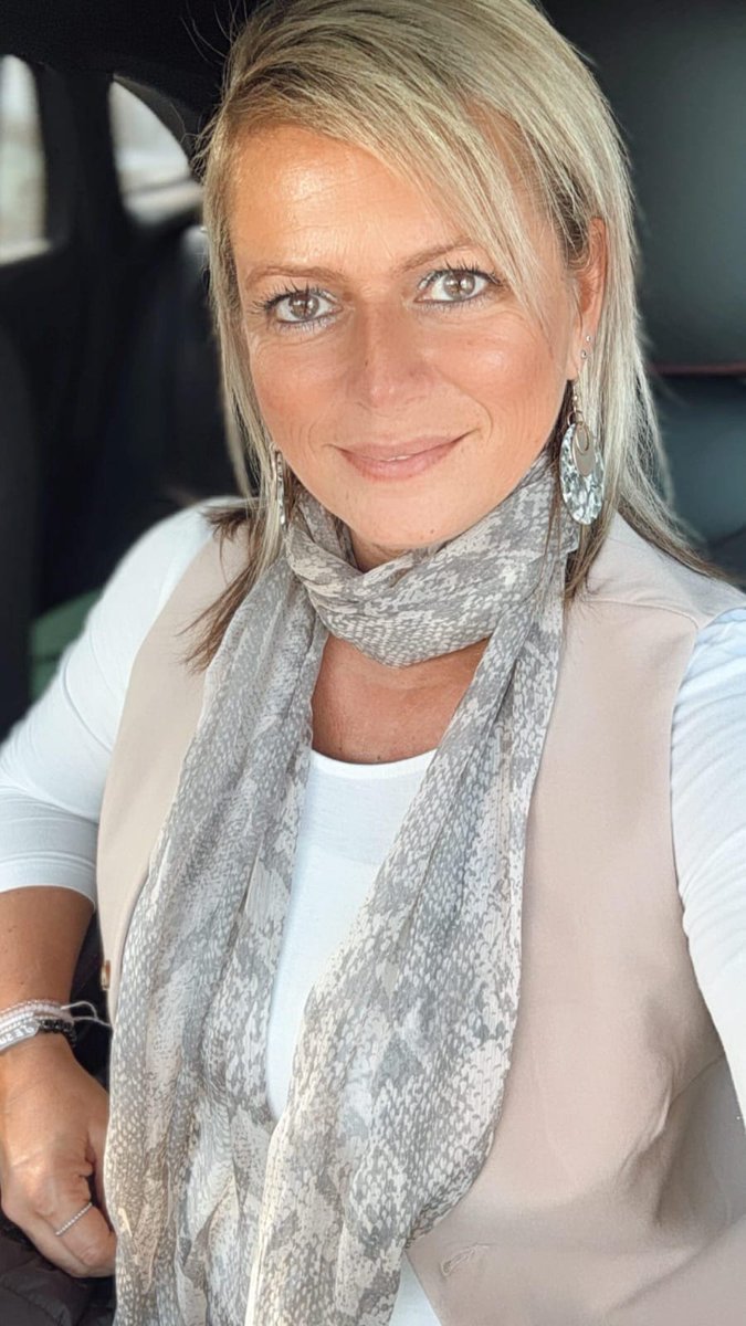 Hania tweet media