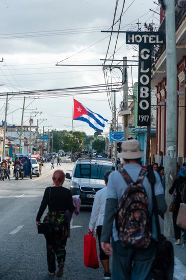 GuardianAliento's tweet image. #bandera #hotel #globo #calle #real