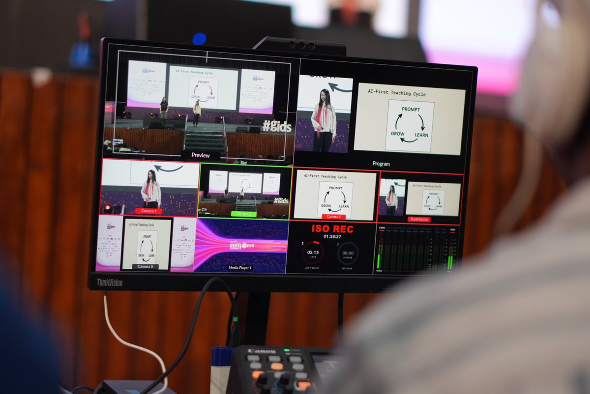 cassandraonjava's tweet image. Keynoted at #GIDS India with @steveonjava amazing, engaged dev community 🇮🇳. Great feedback on our AI-first “prompt, learn, grow” approach. Thanks @MichaelCarducci for the fantastic photos!