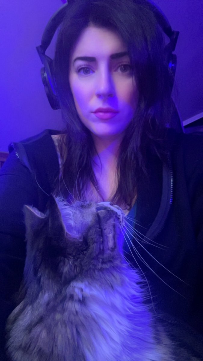miss_monroe_og's tweet image. LIVE NOW 💜🎨
Painting, cozy vibes, and a very judgmental assistant 🐱

come hang out 👉 twitch.tv/the_miss_monroe

#twitchstreamer #artstream #cozyvibes #liveNow #smallstreamer