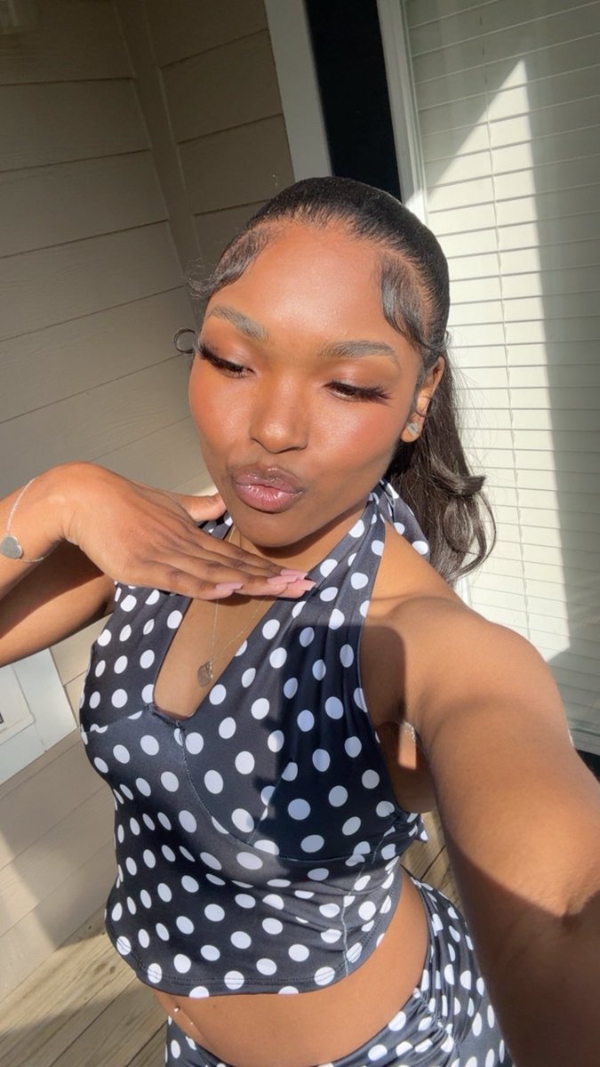kiaramonet__'s tweet photo. kiss my ass 😘 https://t.co/7bkF5IXhVT