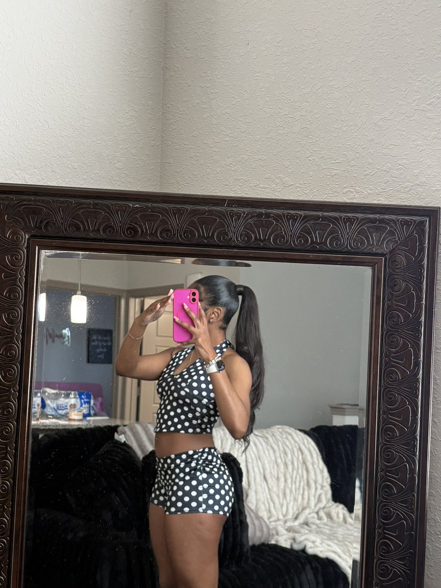 kiaramonet__'s tweet photo. kiss my ass 😘 https://t.co/7bkF5IXhVT