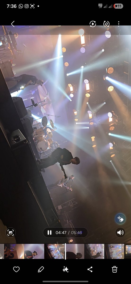 dhonylastikow's tweet photo. @gotch_akg 感謝の投稿！

最後の2枚の写真は、[ライフ・イズ・ビューティフル] が流れていた時のもので、私が「30番目」という単語が書かれた紙を見せた時に彼が私を指差していた時のものです。🥹🥹🥹
#masafumigotoh
#gotch
#asiankungfugeneration
#jakarta https://t.co/wRUQ5hWoed