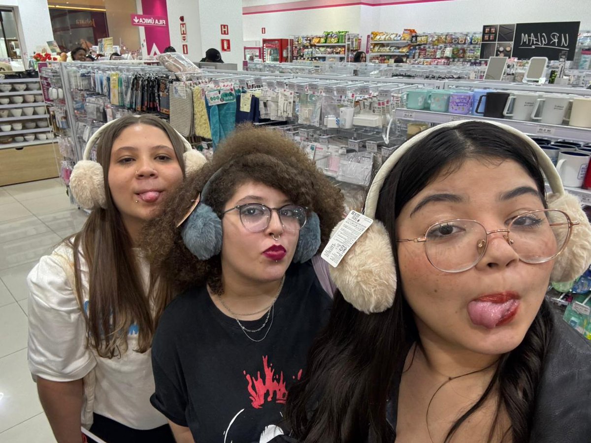 trizitt.⊝ tweet media