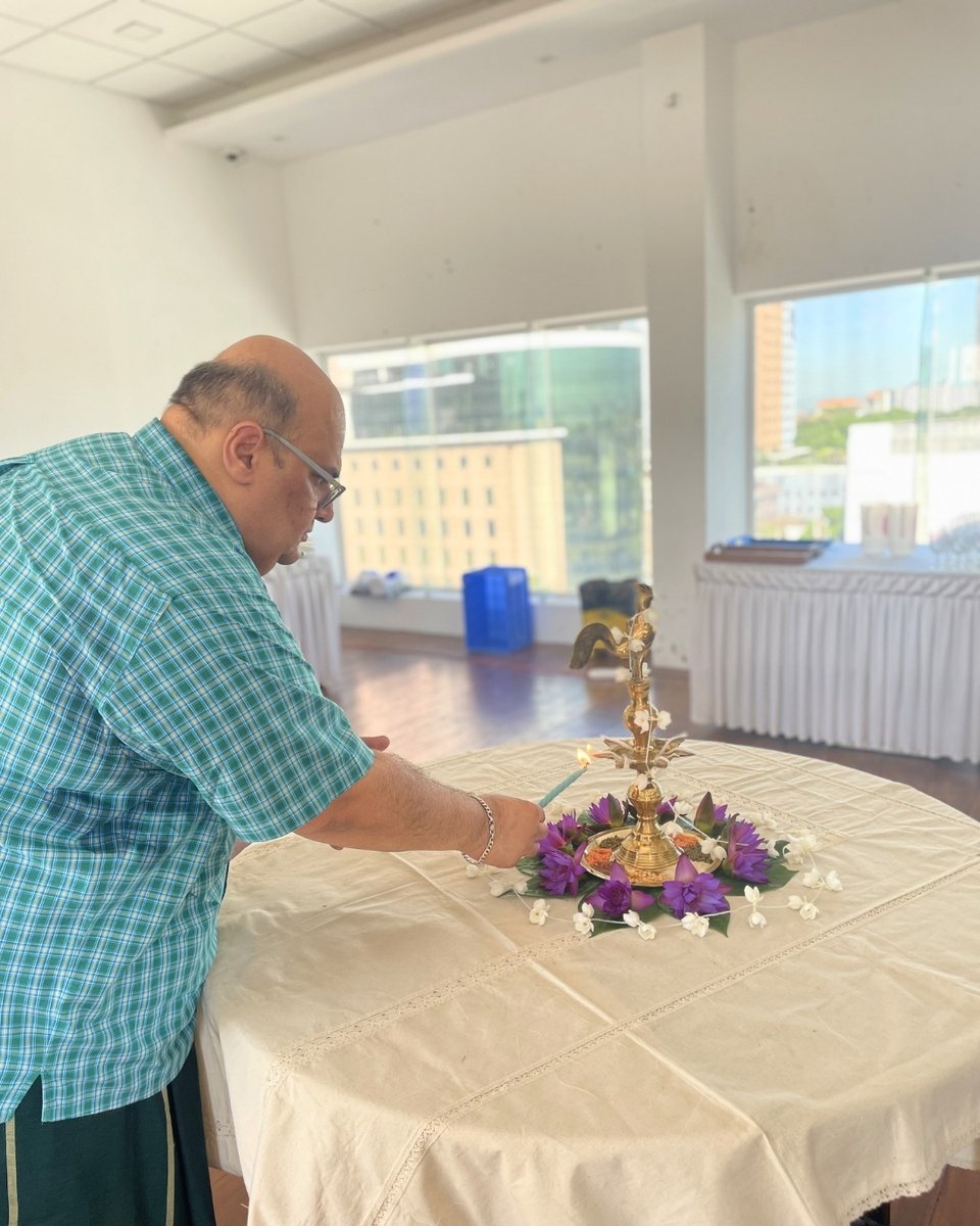 MahindraIdeal's tweet image. New Year beginnings at Mahindra Ideal Finance PLC! 🪔🏺

We celebrated the Aluth Avurudu traditions boiling milk for prosperity and sharing traditional sweets with the team. Wishing everyone a year of growth and success! 

#MahindraIdealFinance #SriLanka #NewYear #Tradition