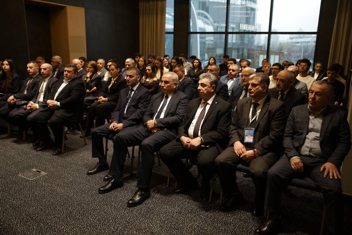 azconsulateykt's tweet photo. 21.04.2026 - Yekaterinburqa işgüzar səfər edən 🇦🇿RF-dəki fövqəladə və səlahiyyətli səfiri R. Mustafayevin Uralda (Sverdlovsk, Kurqan, Yamalo-Nenets, Surqut və Serov) fəaliyyət göstərən Azərbaycan icmasının nümayəndələri ilə görüşu baş tutdu.
https://t.co/tYX82odazQ https://t.co/kMC3f6jC8O