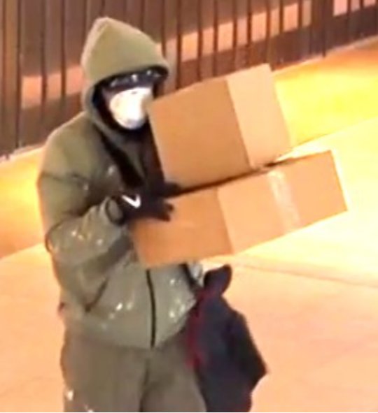 PeterPaulMedia's tweet photo. Toronto Police have identified a suspect after a security officer was shot at Fairview Mall during a robbery Tuesday morning. Kyle Douglas Prouse, 53, of Montreal, has ties to Toronto and Vancouver and is also wanted in connection with an August 2023 B&amp;E in Durham Region. https://t.co/MJz7X1pQcX