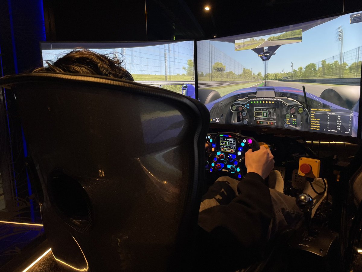 GRST_ZRTokyo's tweet image. GRACETRACK ZENKAIRACING TOKYO 
本日は19:00までオープンです🙆🏻‍♂️

連日 #iRacing での走行が続いてます✨
#SFormula のSF23でモンツァ🇮🇹
iRacingならではの組み合わせもいいですね😆

本日もご来店お待ちしています🙌

#浅草 #レーシングシミュレーター 
#GRACETRACK #ZENKAIRACING