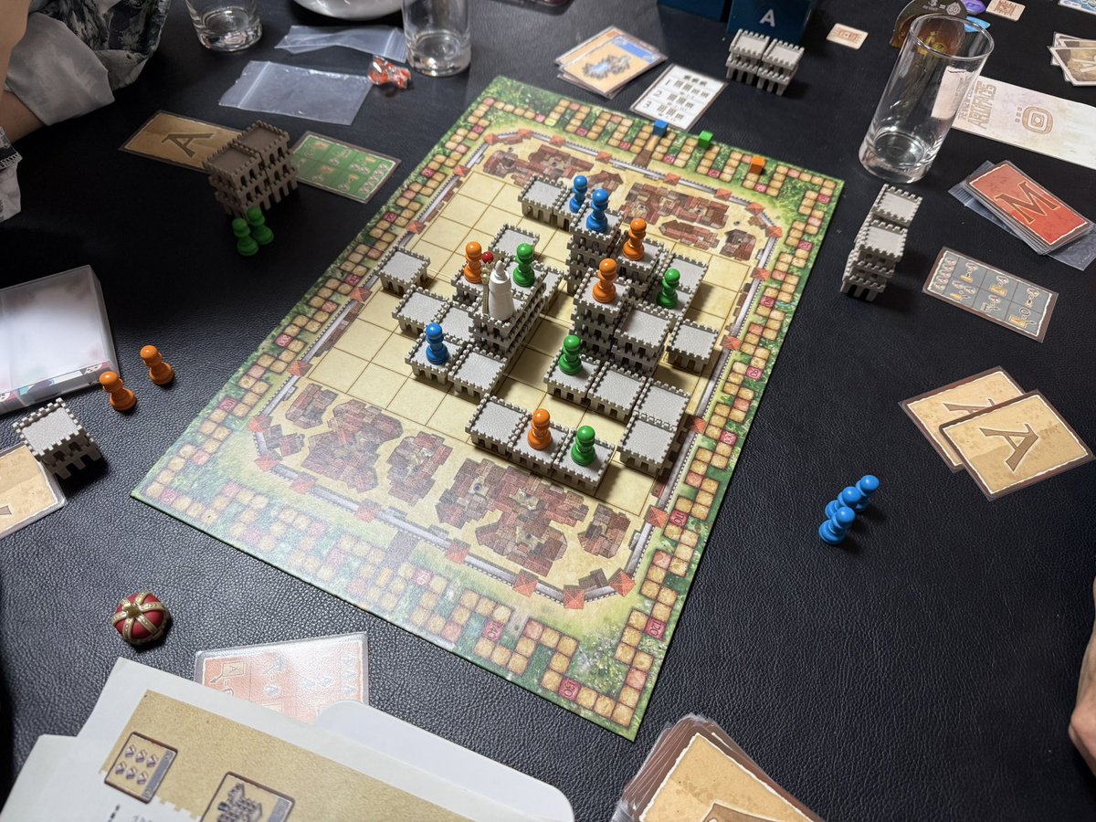 boardgame_guild's tweet photo. 今週末、4/25(土)は今年度初の12時間ボドゲ会💡
最大12時間遊べます！

◾︎スケジュール/参加費
前半：10:00〜16:00 / 1,000円
後半：16:00〜22:00 / 1,000円
※両部参加大歓迎😊

◾︎会場
都営三田線 御成門駅すぐ

持込大歓迎🙌
詳細の確認、申込は以下よりお願いします🙇‍♀️
https://t.co/1DQ5uTmmaU https://t.co/zyaey6S2X2