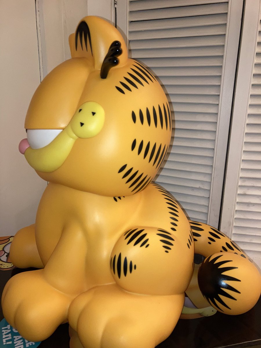 Tmnt4M's tweet image. Here comes #Garfield! @BossFightStudio  Gigantic Garfield arrived tonight. It’s pretty cool! It’s a tiny bit different than the solicitations showed. My constant grip is Boss Fight’s head stripes placement. They never showed box art- it’s nice. Body is hollow. More pics⬇️