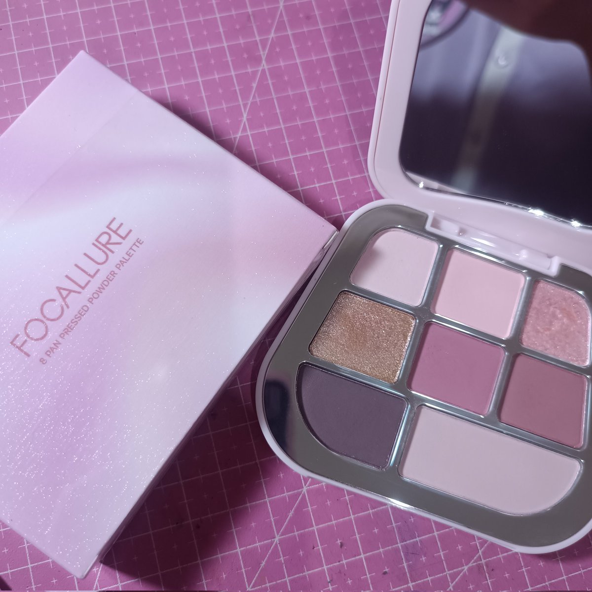rainycharts's tweet photo. WTS PRELOVED 

EYE SHADOW PALLETTE FOCALLURE PK01

💰 85k
🏠 Bandung
➖ Plastik di kaca udh dilepas 
Pemakaian 1-2×

CO 🍊 ✅ https://t.co/0mw88Wtg2u