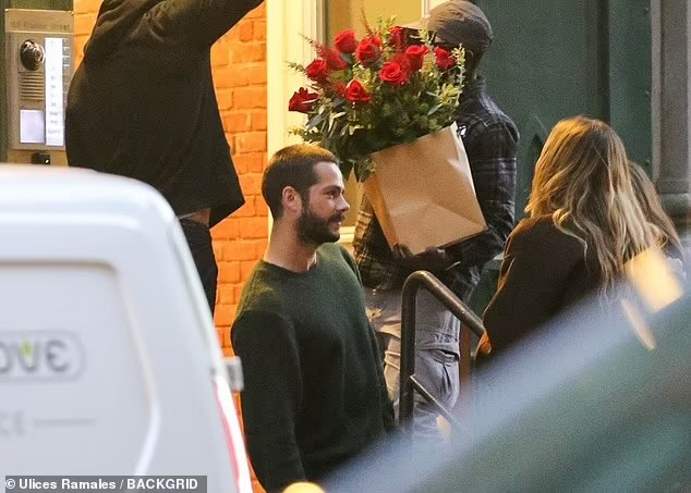 He was showing up at tays house with roses I’m justgjdkdidhbdn