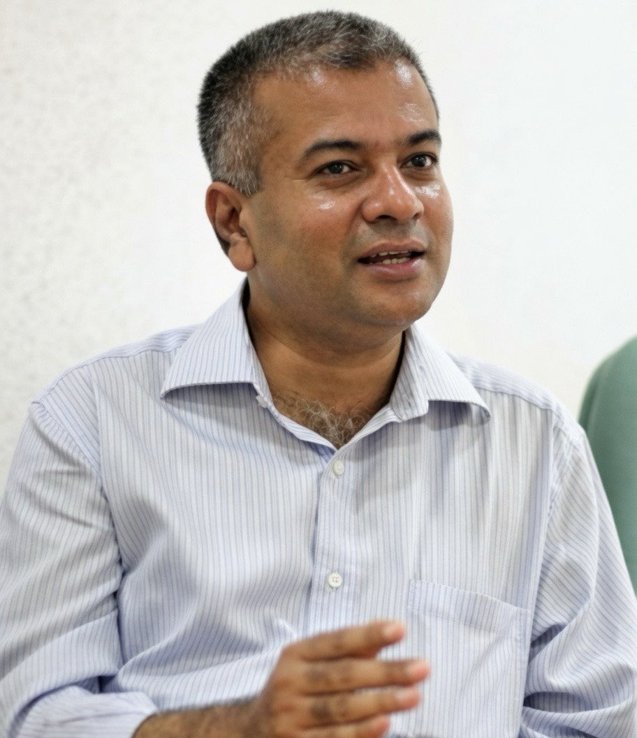 His name is Raju Narayana Swamy.

In 1991 he secured AIR 1 in UPSC. The best rank in the country that year.

He had a computer science degree from IIT Madras. MIT offered him a scholarship. He turned it down. He said the poorest Indians had paid for his IIT education through