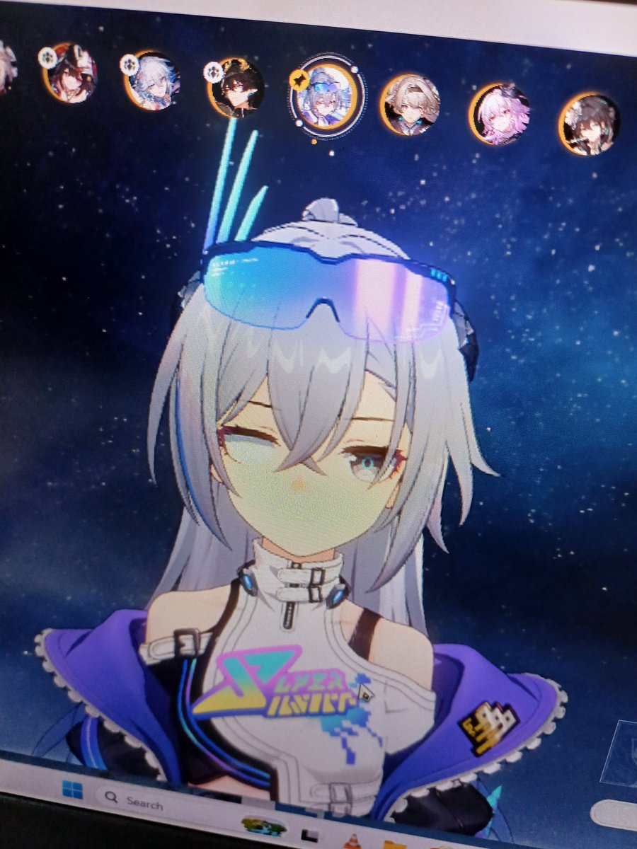 isdozingoff's tweet photo. @bennythehorizon my silver wolf is broken???? https://t.co/tzHi9QNInW