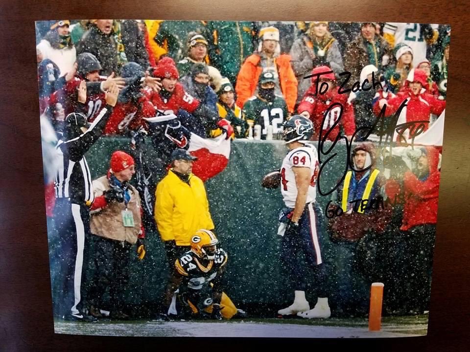 BStan07's tweet photo. @HoustonTexans Ryan Griffin doing the Lambeau Leap into our arms after a diving TD grab in the snow in Green Bay! https://t.co/1zXjmsQEL4