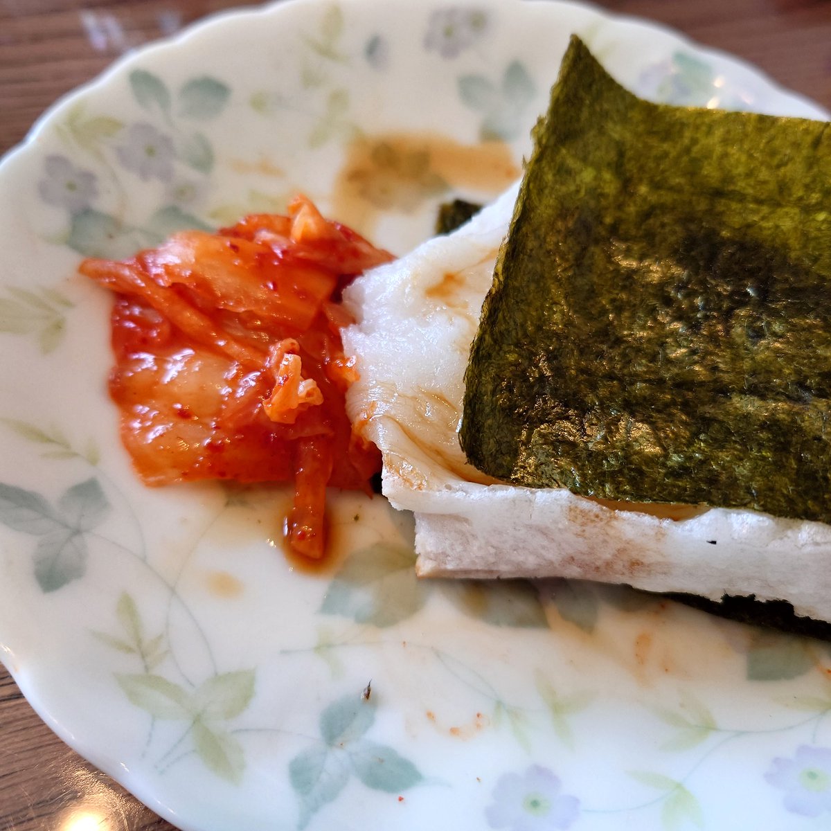 kingston12tomoo's tweet photo. やっぱりいそべ餅にはキムチが合うんだなー https://t.co/O3cwY9Blnu