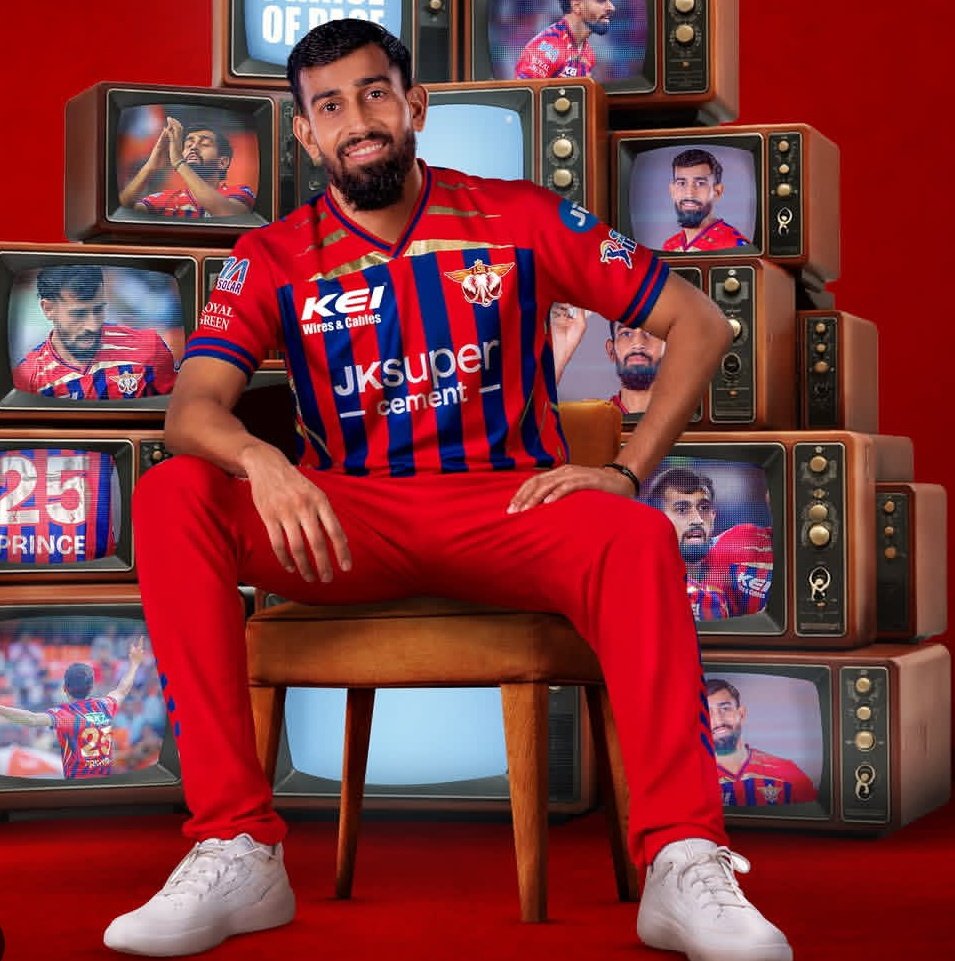 भारतीय क्रिकेट की आने वाली नई सनसनी प्रिंस यादव जिनकी चर्चा सिर्फ इंडिया में ही नहीं बल्कि

विश्व क्रिकेट में हो रही है और उसका कारण है प्रिंस यादव की तगड़ी गेंदबाजी।🔥

टेनिस क्रिकेट खेलकर आगे बढ़ने वाले प्रिंस यादव को ये भी नहीं पता रहा होगा कि वो इतने बड़े लेवल पर पहुंच जाएगा