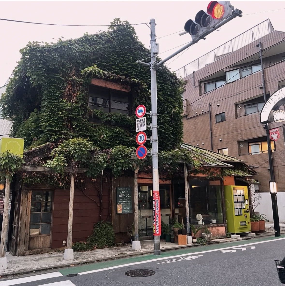 recipelab10000's tweet photo. A new lunch-only ramen brand is coming to Yutenji

Ramen Shokui
at Kominka Shokudo Hitorijime

Concept
“A bowl that nourishes and restores both body and mind”

Carefully prepared broth.
A calm kominka atmosphere

Opening details and updates on Instagram
https://t.co/XPbxjHE9iW https://t.co/kG2WrbDbe8