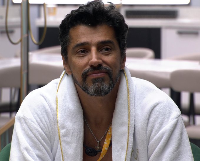 amandsff's tweet photo. pronto agora que o bbb acabou eu posso seguir cm a minha vida e superar a obsessão q eu tava cm esse aq nos últimos 3 meses https://t.co/vXp4qJTWig