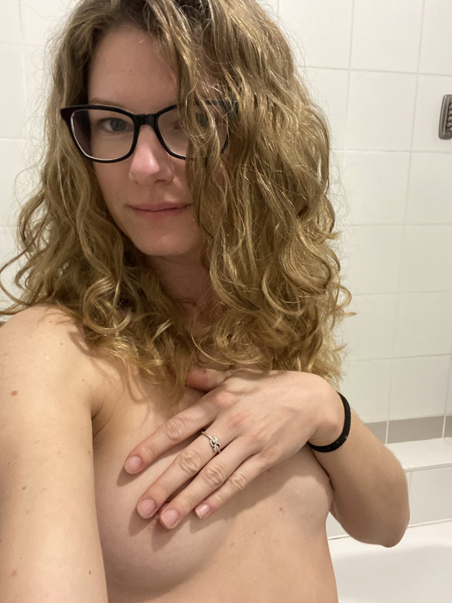Nina Lavender tweet media