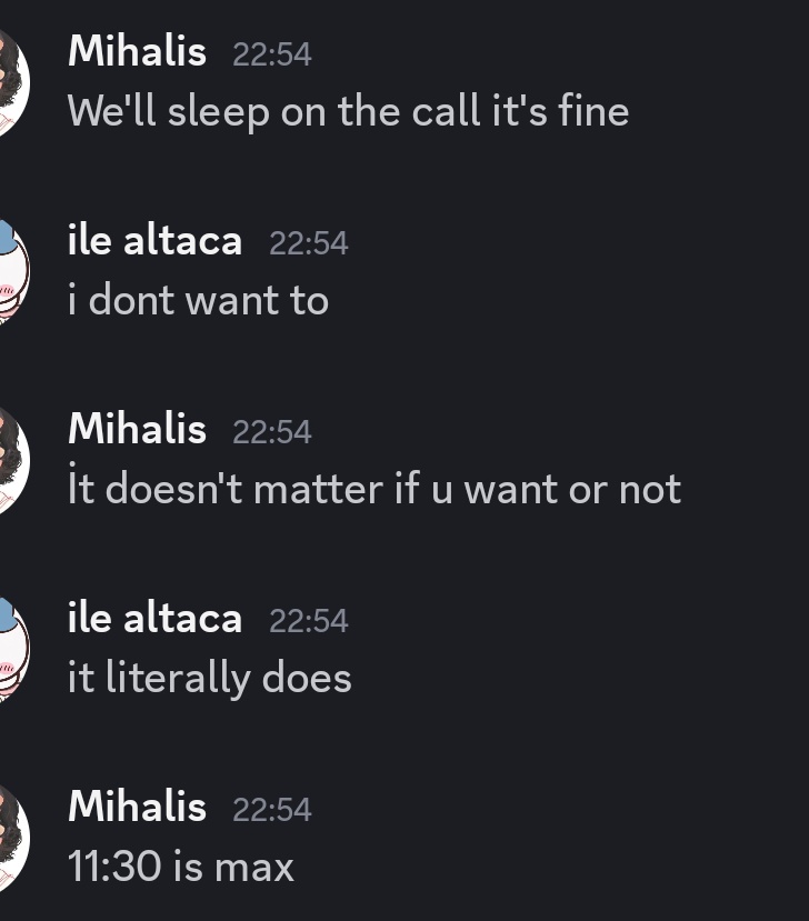 tallarines rojos con pollo tweet media