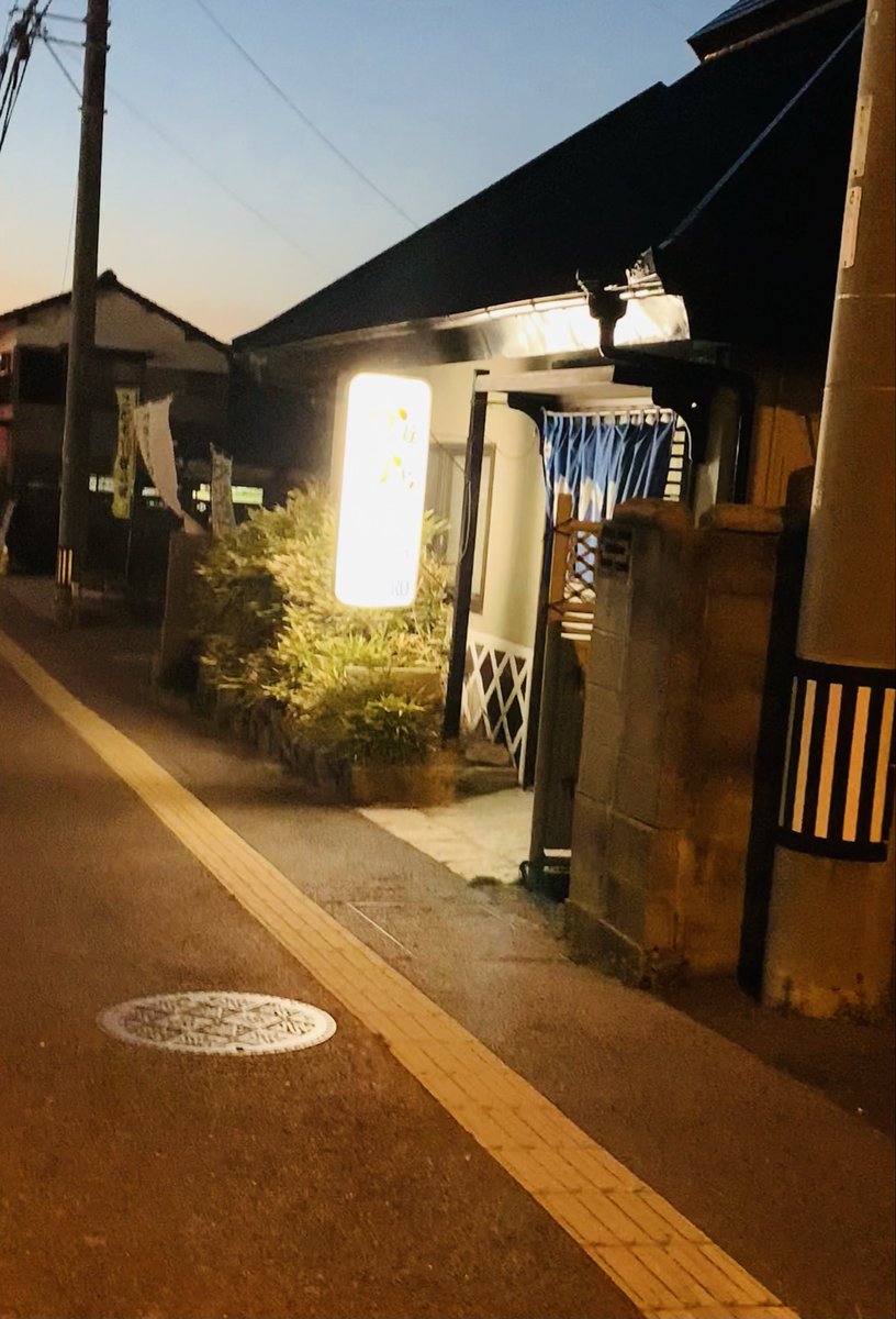 REHA_LAB_JUN's tweet photo. 遅ればせながら😅先日開催した新年会で🎍阿知須の登竜門🍶『かかし』さんに初めて行ってきました🙇🏻‍♂️

噂に違わぬ🗣️ママさんの圧倒的存在感&amp;パフォーマンス🌟
完全に場を支配されていて👐🏻私は好きな雰囲気❣️

コスパも最高過ぎますが🍀最後はお土産まで頂き本当に大満足でした🙆🏻‍♂️
#山口県#リハラボ山口 https://t.co/mGOVRuNZbR