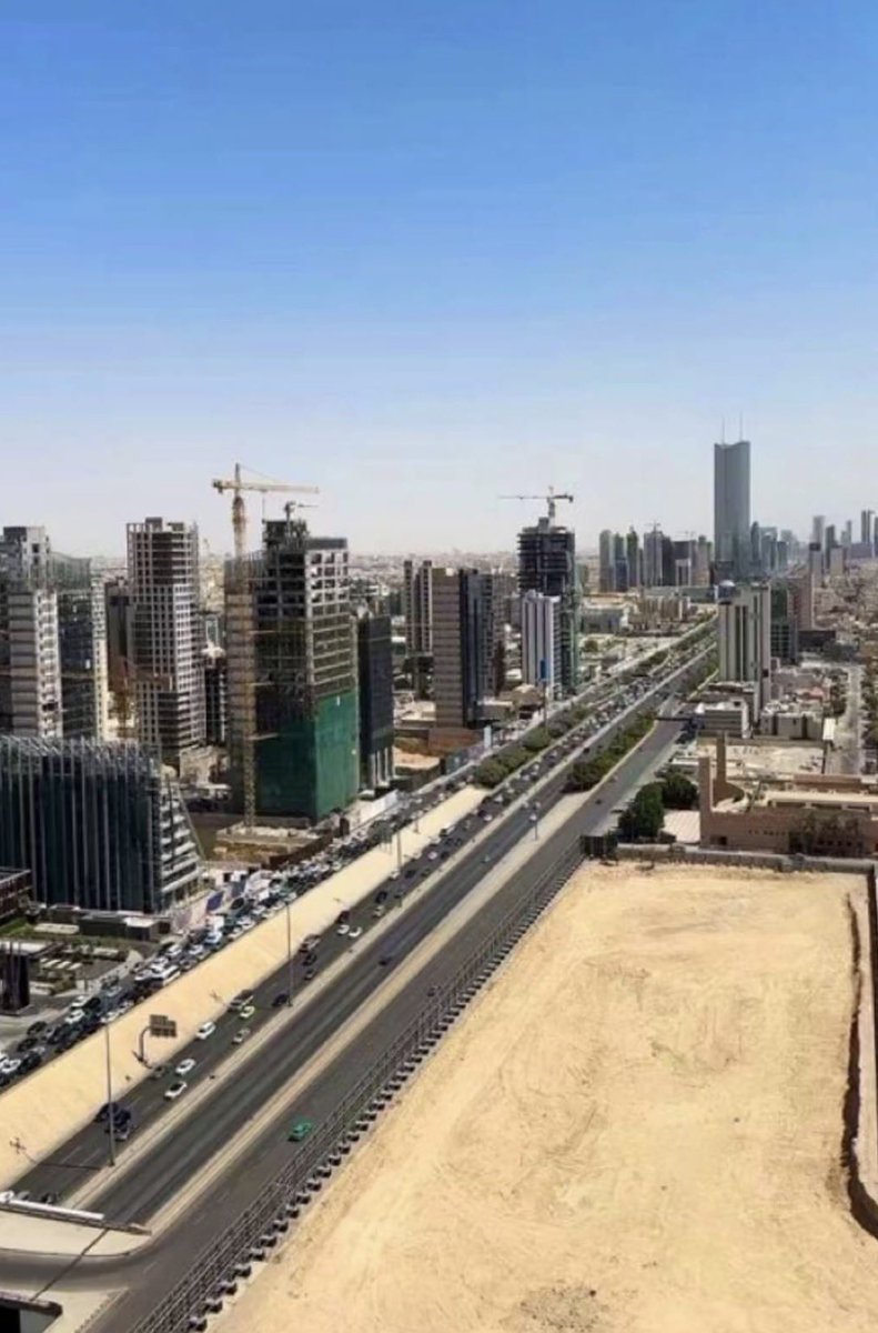 ibra_sqq's tweet photo. شمال الرياض بين الصورتين 10 سنوات 

رؤية + ضخ استثمارات + طلب حقيقي

والقادم أجمل 👏🏻 https://t.co/Kta9s8dXwA