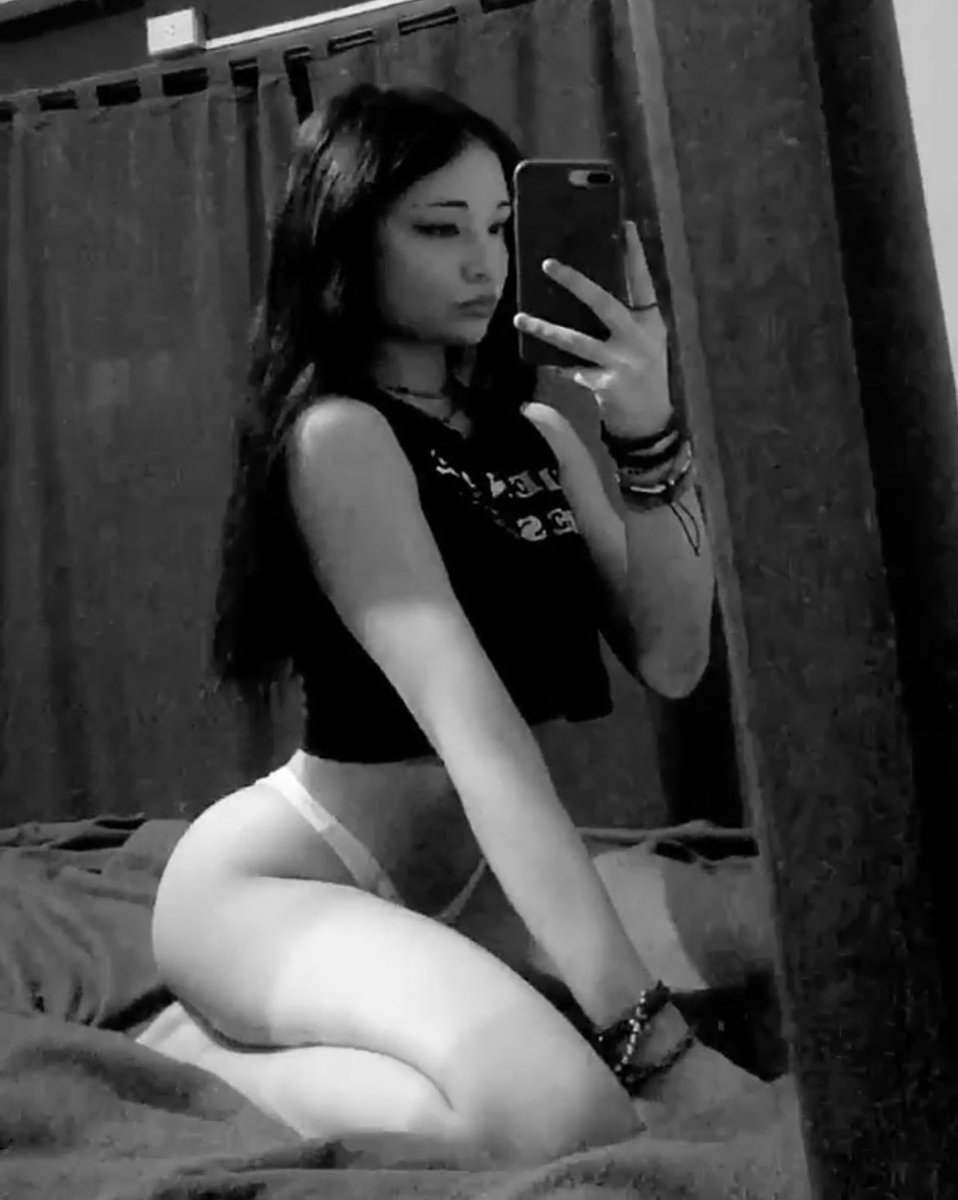 Sophikey9's tweet image. Your favorite teen is online after years❤️❤️ Selling hot pics #findom #femdom #pink #buyingconten #nolimit