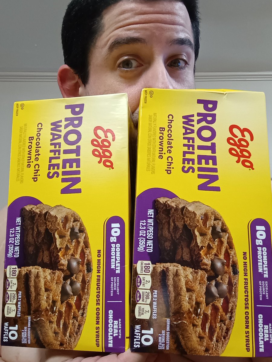 fatsnackvac's tweet image. this weeks daily bonus snack are #eggo #protein #chocolatechip #brownie #waffles stuffed with #creamcheese #snack #snacks #obese #big #fat #man #wk1