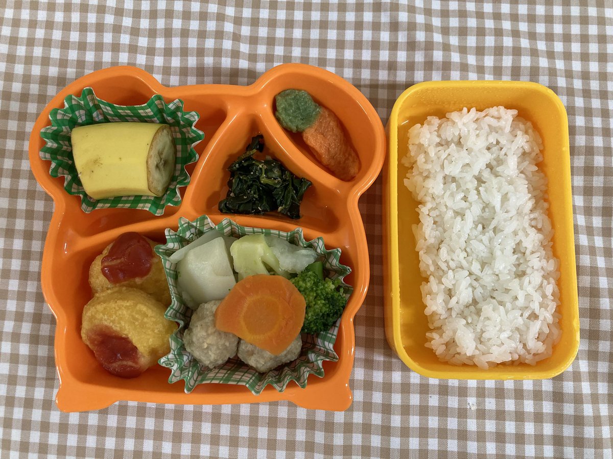 今日の弁当給食（４月２２日）
ポトフ
チキンナゲット
小松菜のごま和え
野菜かまぼこ
バナナ