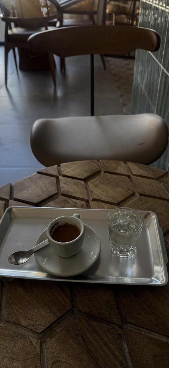 "الخلوة بالنفس أنفعَ للمرء من خلطةٍ لا تُثمر فكرًا، ولا تُورث أدبًا، ولا تَجلب راحة"