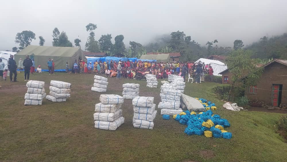 IOMEthiopia's tweet photo. Deadly floods & landslides in #GamoZone๐ช๐น have affected 18,600+ people.
With @eu_echo support, IOMโs Common Pipeline via the Shelter/NFI Cluster supported @NRC_Norway in providing emergency shelter kits to 500 households (~3,000 people), improving protection against heavy rains. https://t.co/jdD6SR2ZNm